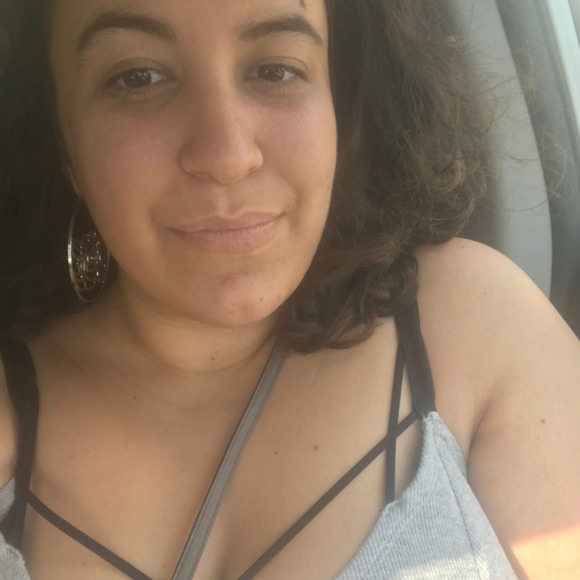 Meet your Posher, Lauren - Picture 2 of 2